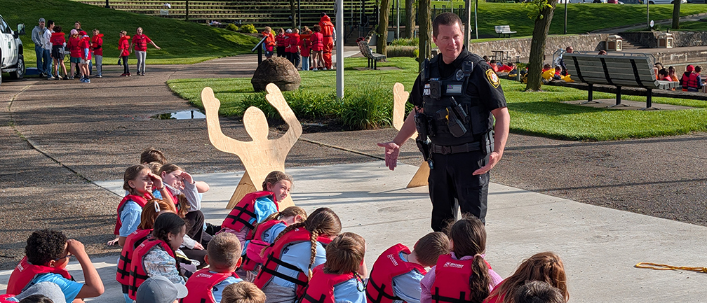 Police Officer talking to group of children